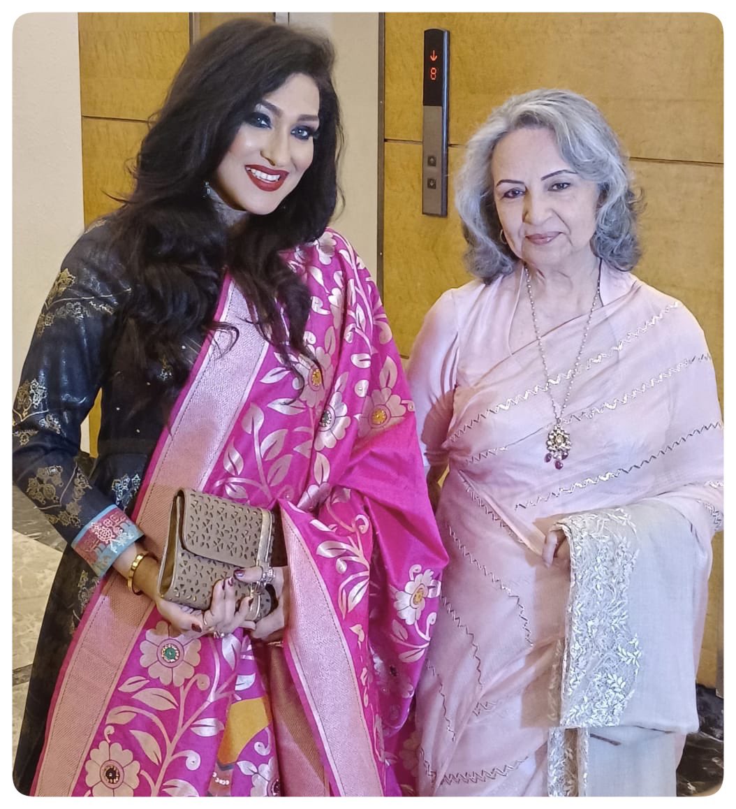 SHARMILA TAGORE - RITUPARNA SENGUPTA TO STAR IN MOTHER - DAUGHTER STORY… In a casting coup of sorts, #SharmilaTagore and #Bengali superstar #RituparnaSengupta - both powerhouse of talent - will feature in an emotional mother - daughter story, penned by #NationalAward winning