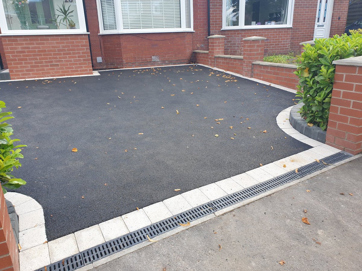 GOAheadGardens's tweet photo. Latest #Tarmac #Driveway finished up by the #GoAheadGardens team. The customer is very happy.... as always. https://t.co/NzN1B5UHeo