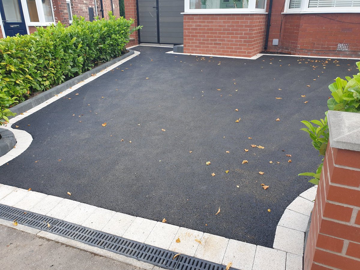 GOAheadGardens's tweet photo. Latest #Tarmac #Driveway finished up by the #GoAheadGardens team. The customer is very happy.... as always. https://t.co/NzN1B5UHeo