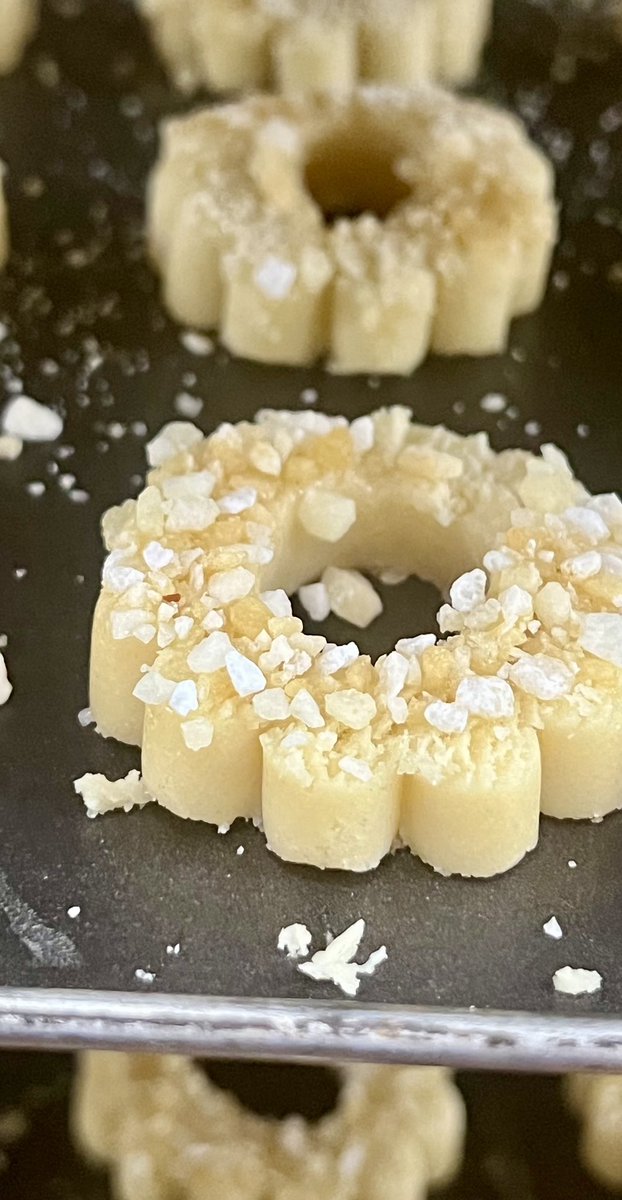 mazapanesbarros's tweet photo. ¡Buen inicio de semana! Empezamos con unas deliciosas #pastaflora para el horno 😋#toledo #mazapan #toledo #dulces https://t.co/MT9K7Cw5K9