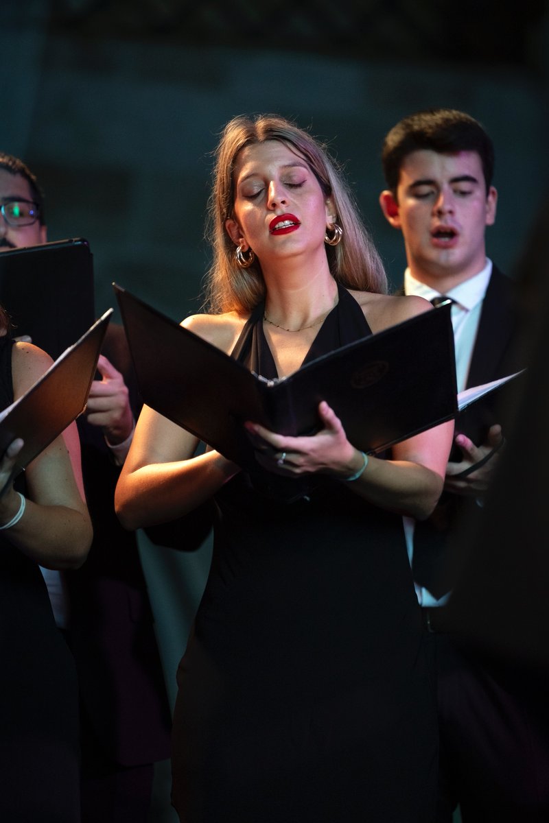 cultura_na's tweet image. 🚪 Ayer la #54SMADE llegó hasta las puertas de la redención.

🦁 La consejera, Rebeca Esnaola, y la directora artística, Raquel Andueza, acudieron  al concierto del coro El León de Oro que cerró esta edición. 

🔗 Más información de la #SMADE smade.es/es/