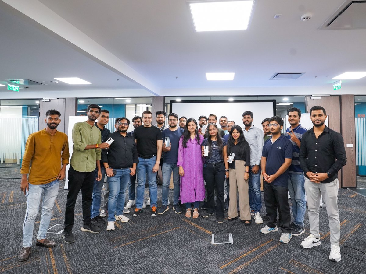 MadhavSheth1's tweet photo. Meeting KNIGHTS during the KNIGHTS EXPLORER Program. Your feedback and suggestions are extremely valuable. See you all at the HONOR 90 launch event on 14th Sept, 12:30PM
#HONOR90 #ShareYourVibe #KNIGHTS https://t.co/U256nNseuU