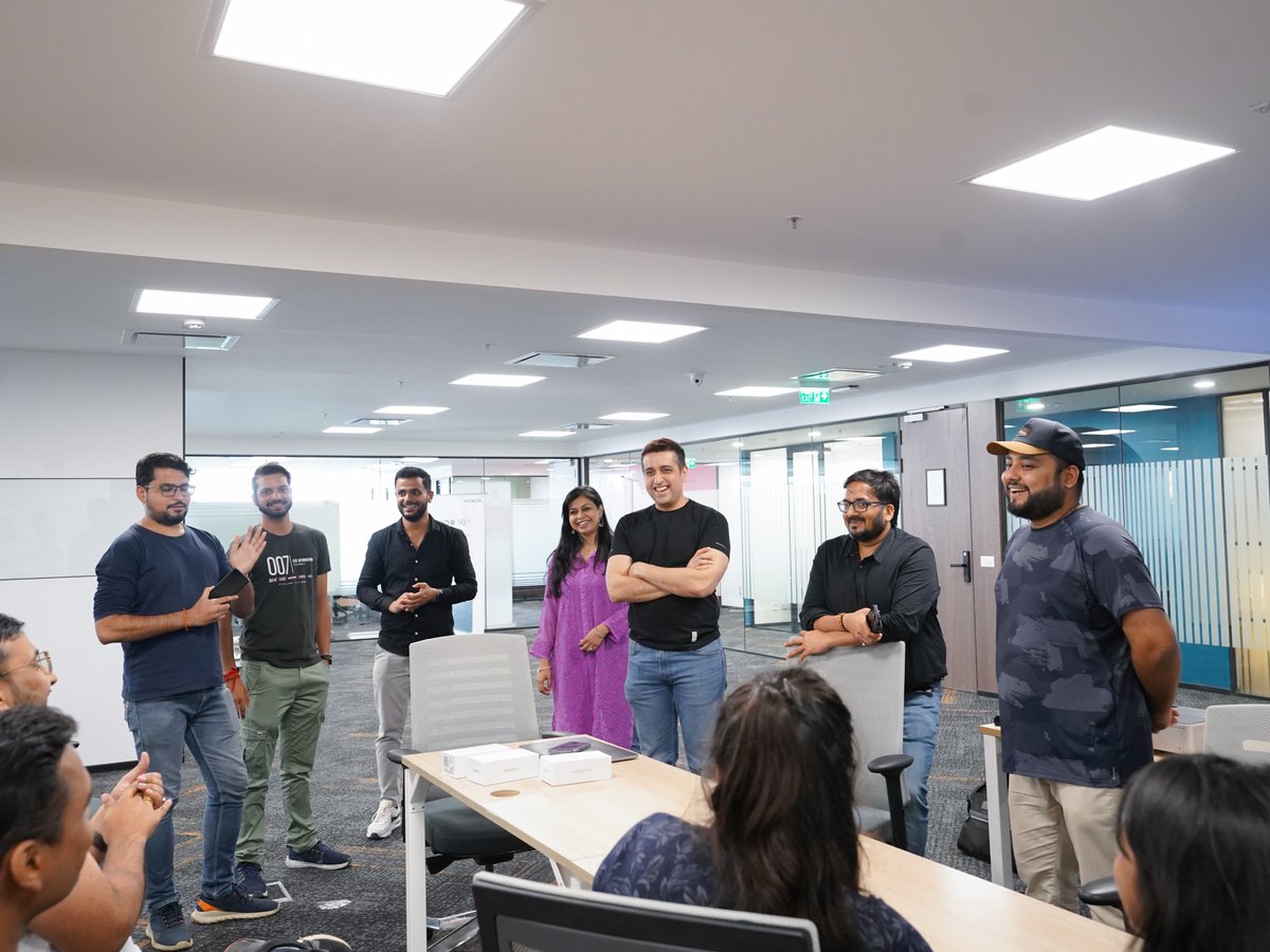 MadhavSheth1's tweet photo. Meeting KNIGHTS during the KNIGHTS EXPLORER Program. Your feedback and suggestions are extremely valuable. See you all at the HONOR 90 launch event on 14th Sept, 12:30PM
#HONOR90 #ShareYourVibe #KNIGHTS https://t.co/U256nNseuU