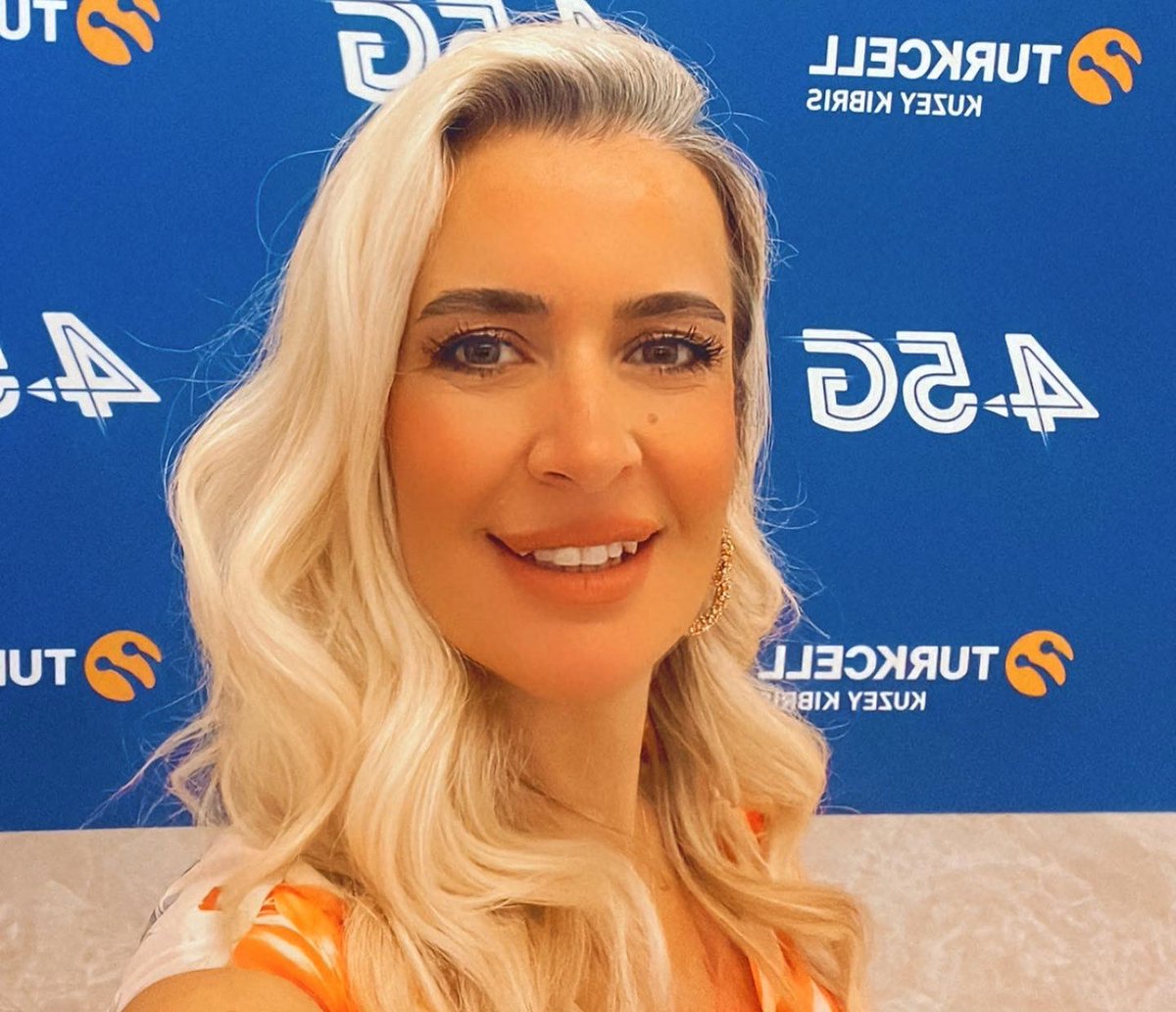 gulten's tweet photo. Turkcell’le 4.5G’ye bağlandık. KKTC’de yine bir ilki gerçekleştirmenin gururunu yaşıyoruz. Hepimize hayırlı olsun. Gecemiz de sonrasındaki @Buraymusic Buray konseri de harikaydı. Daha hep birlikte başaracağımız çok iş var 💛💙🌟🥰 @KKTCELL https://t.co/4b45vBJqg3