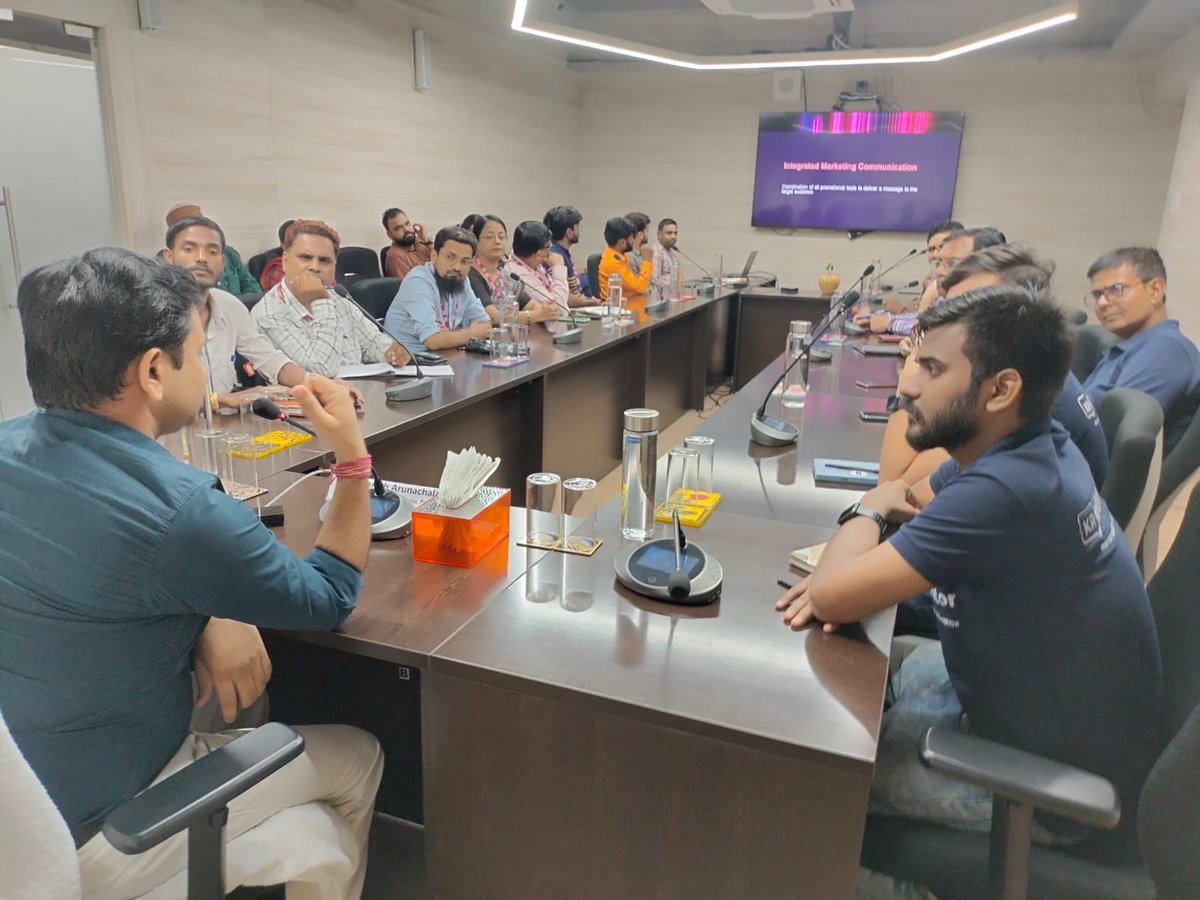 FollowBhub's tweet photo. Insights from a  session on IMC with Mr. Manish Arunachalam, Sr. Manager, The Times Of India, Patna, hosted at B-HUB. Key takeaways: Align marketing, craft compelling messages, &amp; engage ur audience. Elevate ur success journey! 🚀 @IndustriesBihar  @SandeepPoundrik @startup_bihar https://t.co/iUushm5Yzi