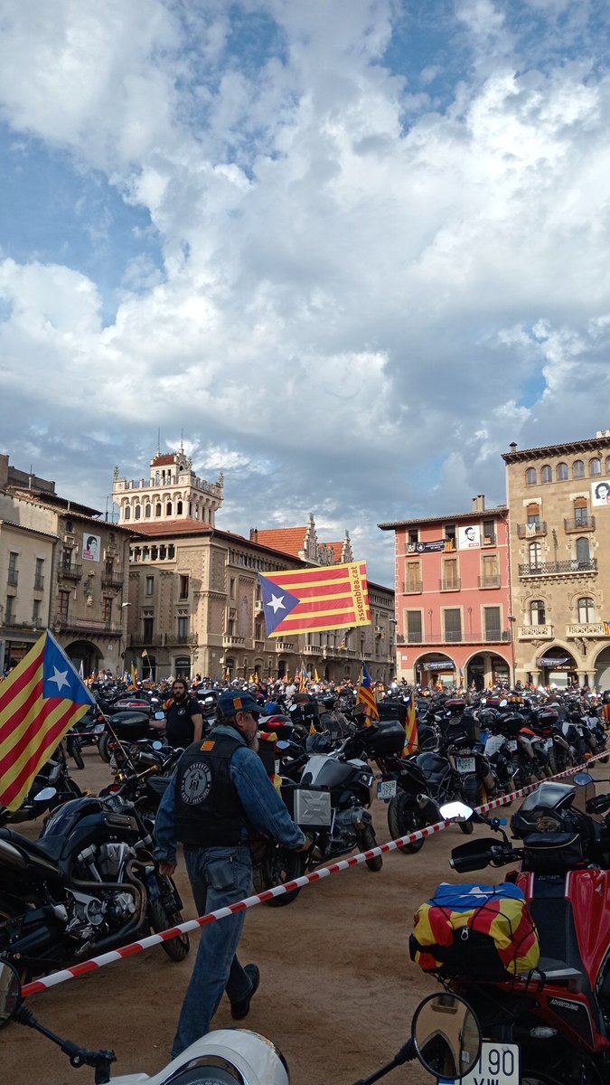 ergutgal's tweet photo. Plaça Major, Vic https://t.co/uOiS6mjZqR