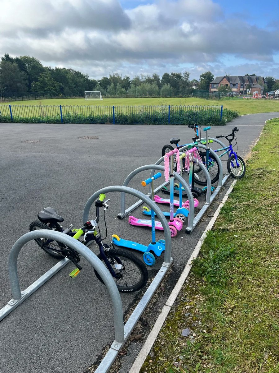 Great to see so many of our children travelling to school on their bikes and scooters last week! A fantastic, healthy and fun way to start and the day! 

#safeandsustainabletraveltoschool #healthytogether #leicestershireschools #ashbydelazouch