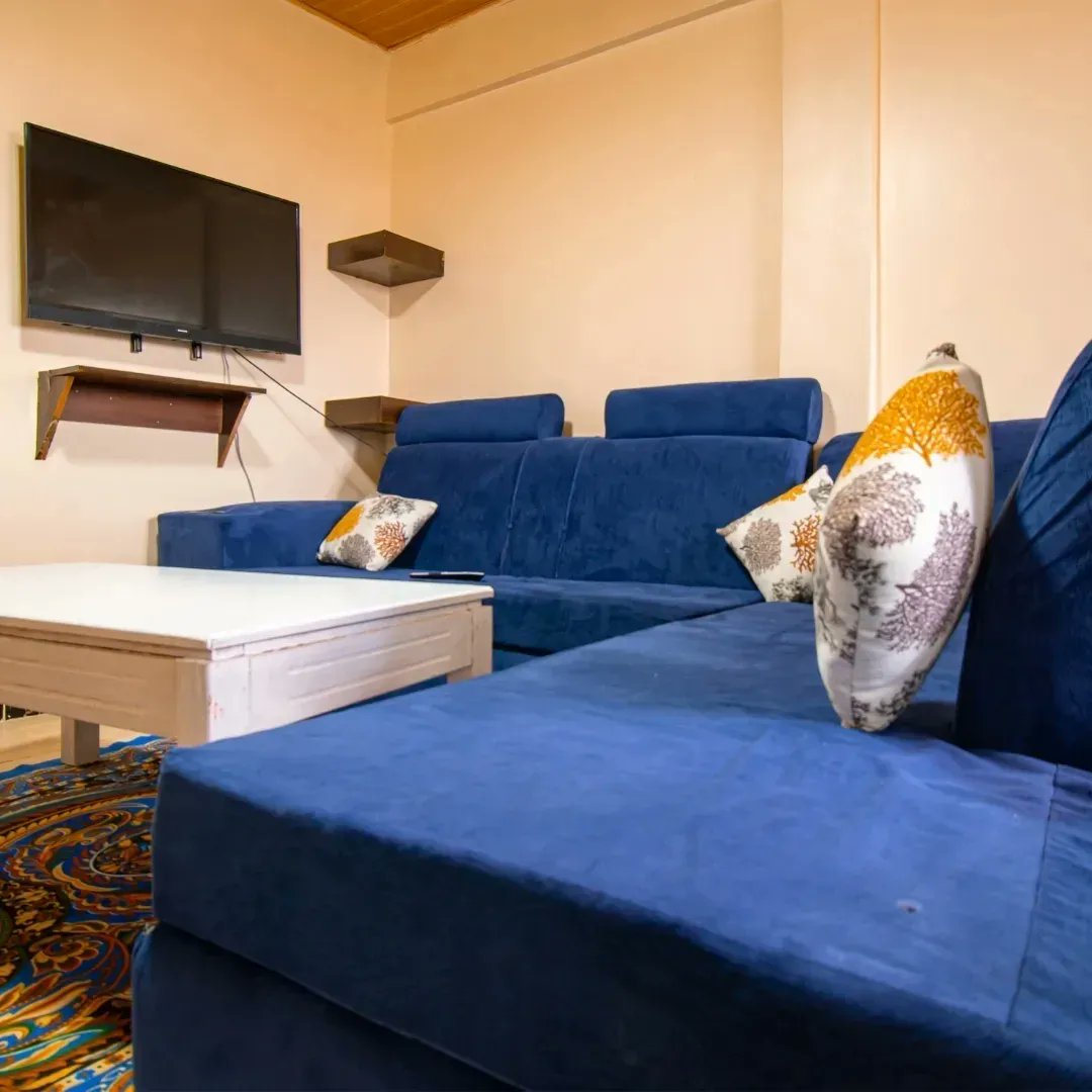 GreatNorthHosts's tweet photo. Enjoy easy access to Nanyuki town amenities by booking this fully furnished  1BR apartment. 

It's perfect for  2, at a rate of Ksh 3500/ per night. 
#TheGreatNorthHosts https://t.co/SPHdsJ3o10
