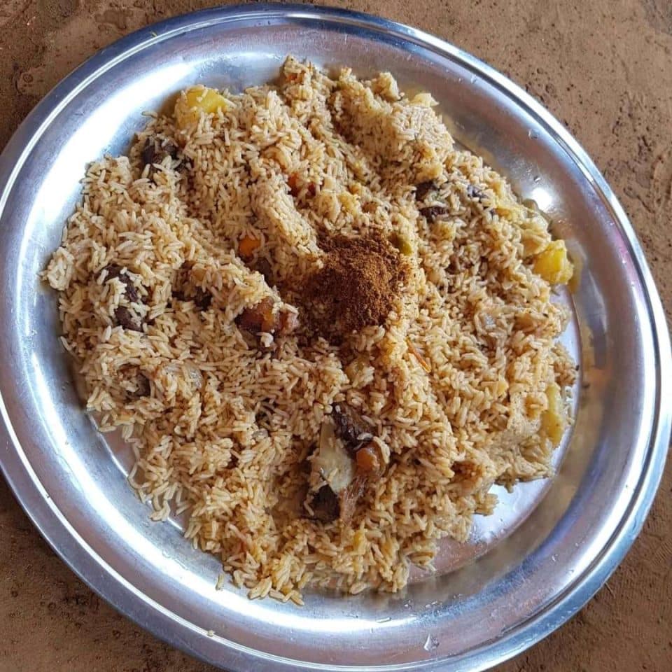 BenAmir_M's tweet photo. Si on parle de cuisine traditionnelle tchadienne🇹🇩, quel est votre plat préféré 🤔?
1 #Eche
2 #souroundou
3 #Haricot
4 #kissar
5 #Autre... https://t.co/Gt6xgYjiw2