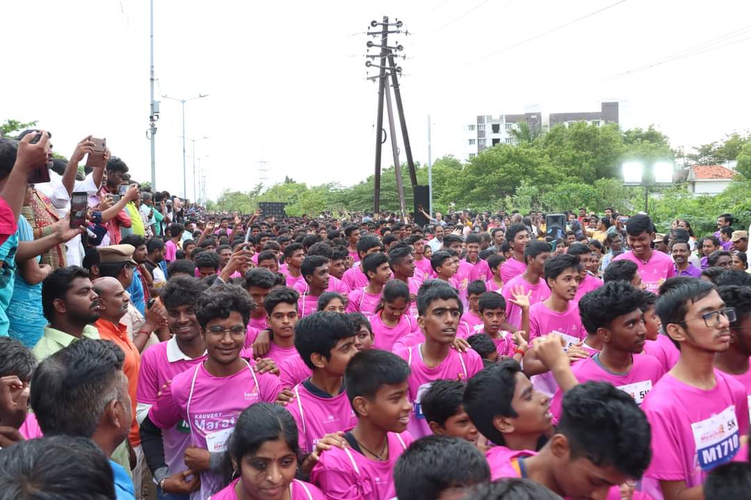 DMKThiruchy's tweet photo. மாண்புமிகு அமைச்சர் திரு.@KN_NEHRU அவர்கள் தலைமையில் காவேரி மருத்துவமனை சார்பாக 5 கிலோ மீட்டர் தூரத்திற்கான மாரத்தான் போட்டியை துவக்கி வைத்தார். இந்நிகழ்வில் மத்திய மாவட்ட செயலாளர் திரு.@Vairamani_DMK, மாண்புமிகு மேயர் திரு.@Anbutry  ஆகியோர் மற்றும் கழக நிர்வாகிகள்.

#DMKThiruchy https://t.co/FmZzkXfK9F