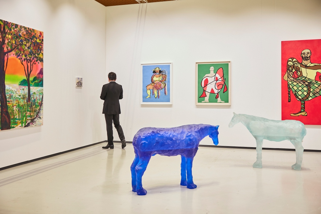 What sold at @frieze_official Seoul 2023?⁠ Sales weren’t as frenzied as they were in the fair’s inaugural edition last year, but in a cooling art market, galleries seemed pleasantly surprised.⁠ ocula.com/advisory/persp…