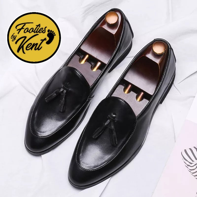Tassel Belgian Loafer 😍😍😍 These basic and comfortable loafers are constructed from cow leather . Features classic tassel trim so versatile to match with any styling. Price: ₦20,000
