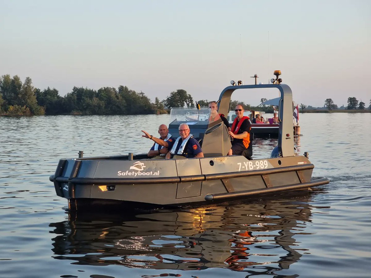 Safetyboatnl's tweet photo. Bij het Torenschuddersfeest stond veiligheid en samenwerking centraal. Wij waren aanwezig met vier boten om ervoor te zorgen dat alles veilig verliep. In nauwe samenwerking met de organisatie, beveiliging, EHBO, brandweer, handhaving en de politie. https://t.co/jc65FxcQx4 https://t.co/xxVhDoTjZ1