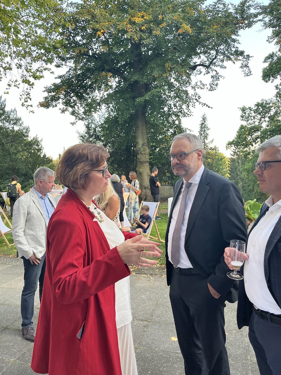 Beim traditionellen Sommerfest des Immanuel Krankenhauses Berlin @IADiakonie  am Kleinen #Wannsee, betonte Gesundheitssenatorin @CzyIna, die Bedeutung des Hauses als wichtigen Teil in der ganzheitlichen Versorgungssicherung im Land Berlin.