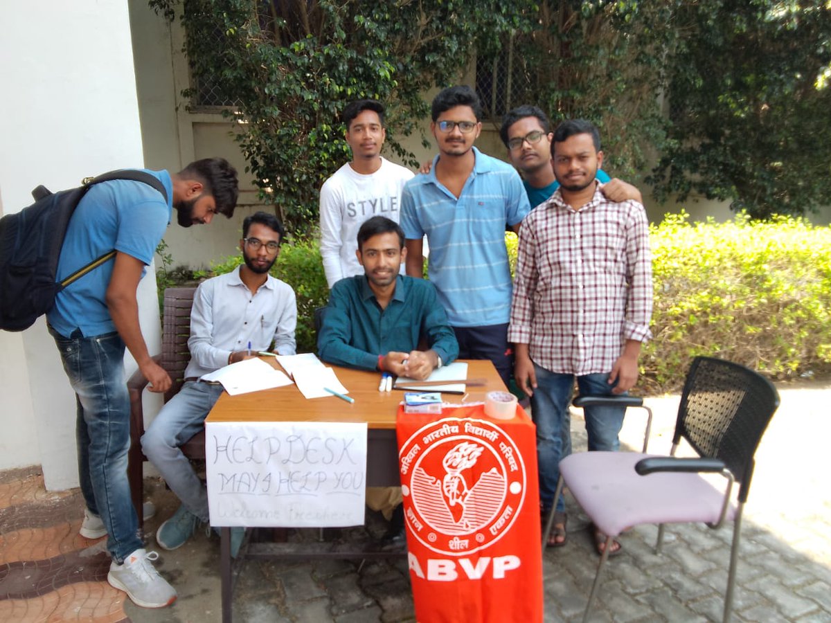 AbvpCuraj's tweet photo. अभाविप केंद्रीय विश्वविद्यालय राजस्थान इकाई के कार्यकर्ताओं द्वारा विश्वविद्यालय में चल रहे काउंसलिंग प्रक्रिया (2023-24) में नवीन नामांकन करने वाले छात्रों के सहायता हेतु हेल्प डेस्क लगाया गया।
@ABVPVoice @CURajasthan 
#AbvpForSeva #Abvp https://t.co/LM13jaw0YX
