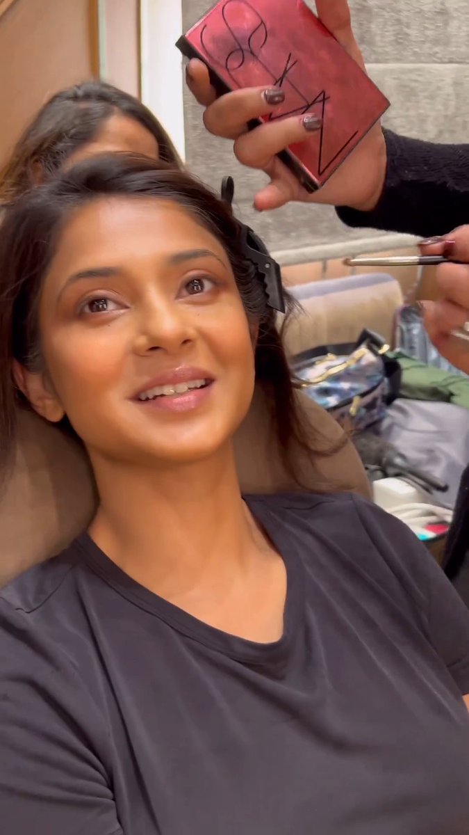 Jenniferfan__1's tweet photo. Makeup for the lovely @jenwinget
❤️
Makeup @juveria_k
Hair care @hairbysharda

#jenniferwinget #jenniferwinget1 
#jenniferwingetfans #friendship #friends #bastfriend #majormonikamehra #beautiful #beyhadh #bepannah #wingitwithwinget #codem2 #codem #beyhadh2 https://t.co/ke9RMT2kL1