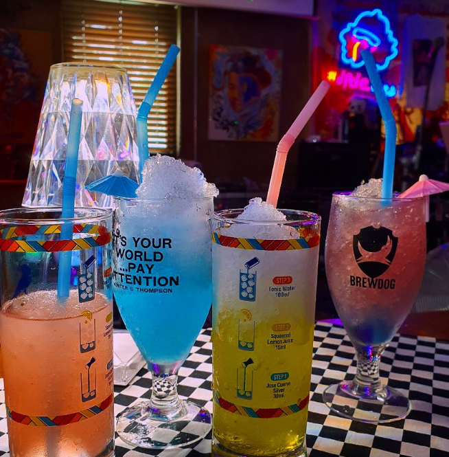 mainichi_kr's tweet image. ソウルおすすめカフェ🇰🇷☕️
【#너드플래닛（#NERDPLANET）】

エモすぎる内装に心が超ワクワクする😍🎶
どこを撮っても映えてしまう不思議な空間🧸

ドリンクもエモさ満点で種類も豊富❣
アイドルセンイルカフェも良くやっているので要チェック💕

📍上水駅1番出口から220m
#韓国旅行 #渡韓 #韓国カフェ