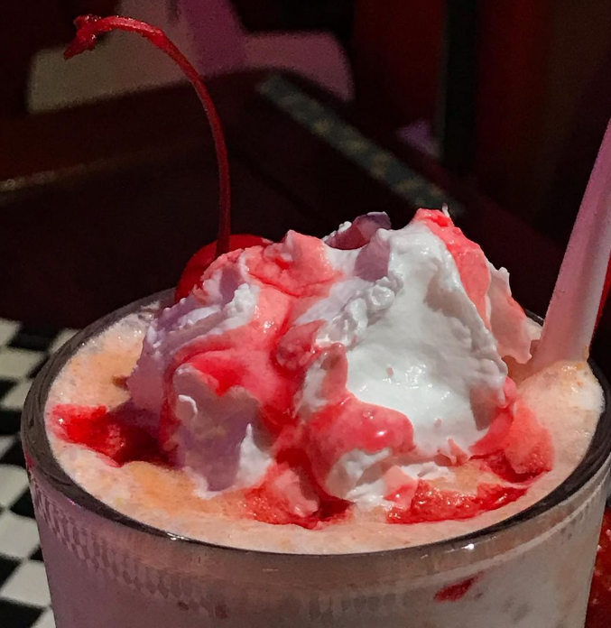 mainichi_kr's tweet image. ソウルおすすめカフェ🇰🇷☕️
【#너드플래닛（#NERDPLANET）】

エモすぎる内装に心が超ワクワクする😍🎶
どこを撮っても映えてしまう不思議な空間🧸

ドリンクもエモさ満点で種類も豊富❣
アイドルセンイルカフェも良くやっているので要チェック💕

📍上水駅1番出口から220m
#韓国旅行 #渡韓 #韓国カフェ