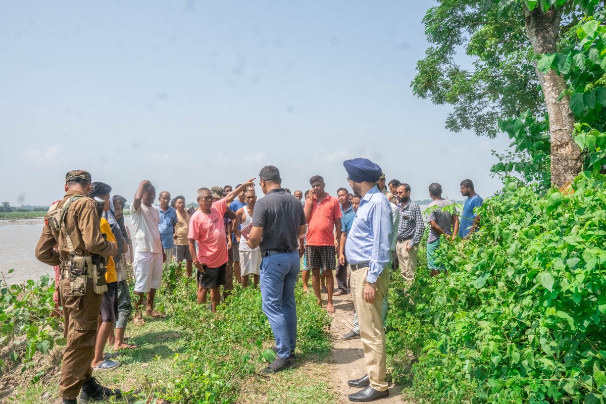 Dr. <a href="/SadnekSingh/">Sadnek Singh, IAS</a>, IAS, DC Udalguri, accompanied by ADC (DM), and CO, Mazbat visited the erosion affected areas in Dhansiri Ghat under Mazat Revenue Circle.