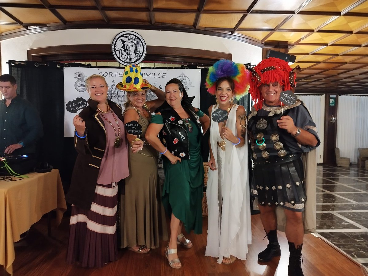 NovaCarthago's tweet photo. 💍 Nuestra Diosa Vesta y algunos miembros de la Legión estuvieron presentes en la Despedida de Aníbal e Himilce 🎉

@CyR_Cartagena https://t.co/k8iGtqRoj2