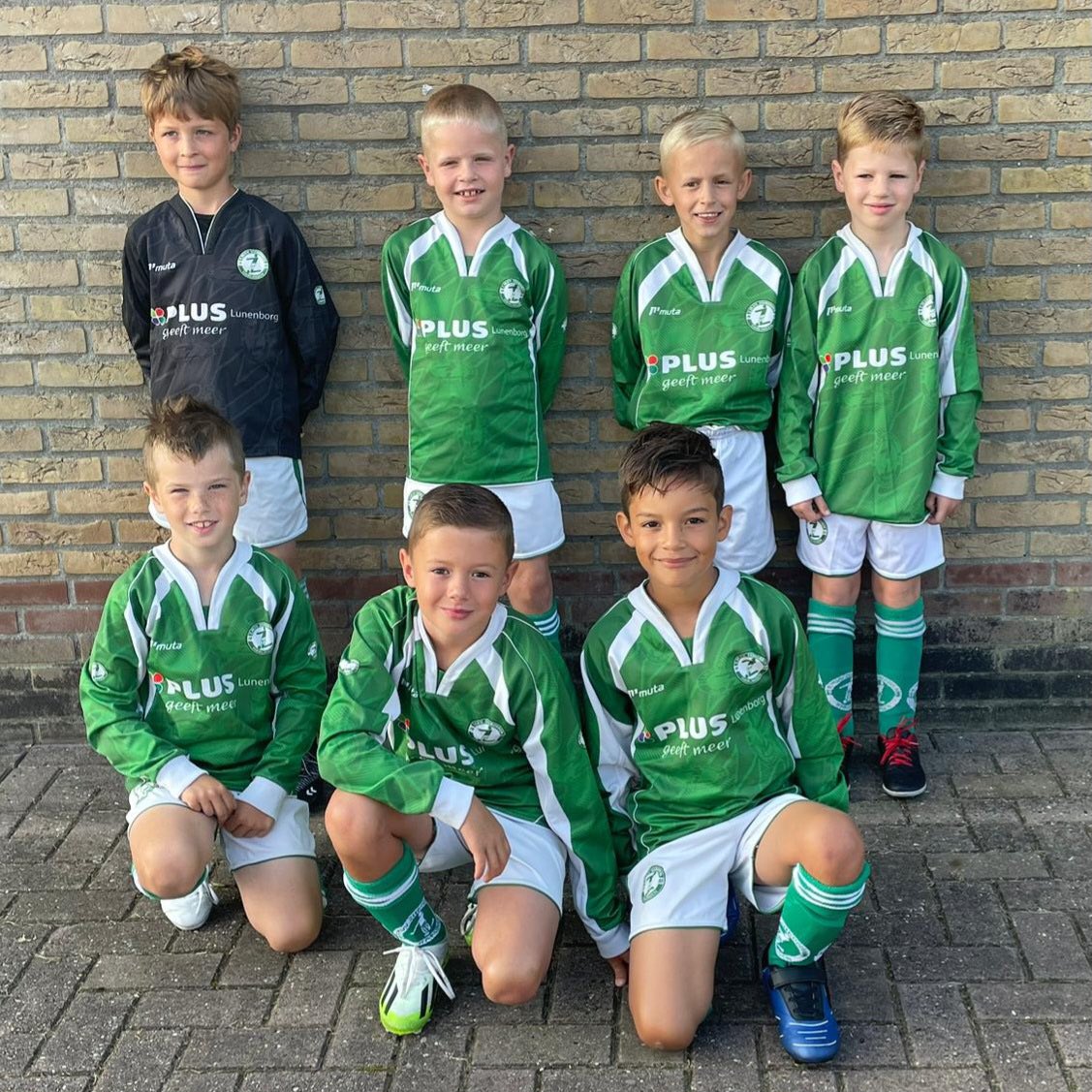 Hele generaties Zeerobkes hebben het meegemaakt: op 8-jarige leeftijd debuteren met voetballen tegen andere clubs. 
Zo ook JO8-1, dat zaterdag naar Easterein reisde om daar aan te treden tegen <a href="/ff_sds/">ff_sds</a> 

Lees hoeveel impact dat had:

zeerobben.nl/jo8-1-scoort-t…

💚🤍💚