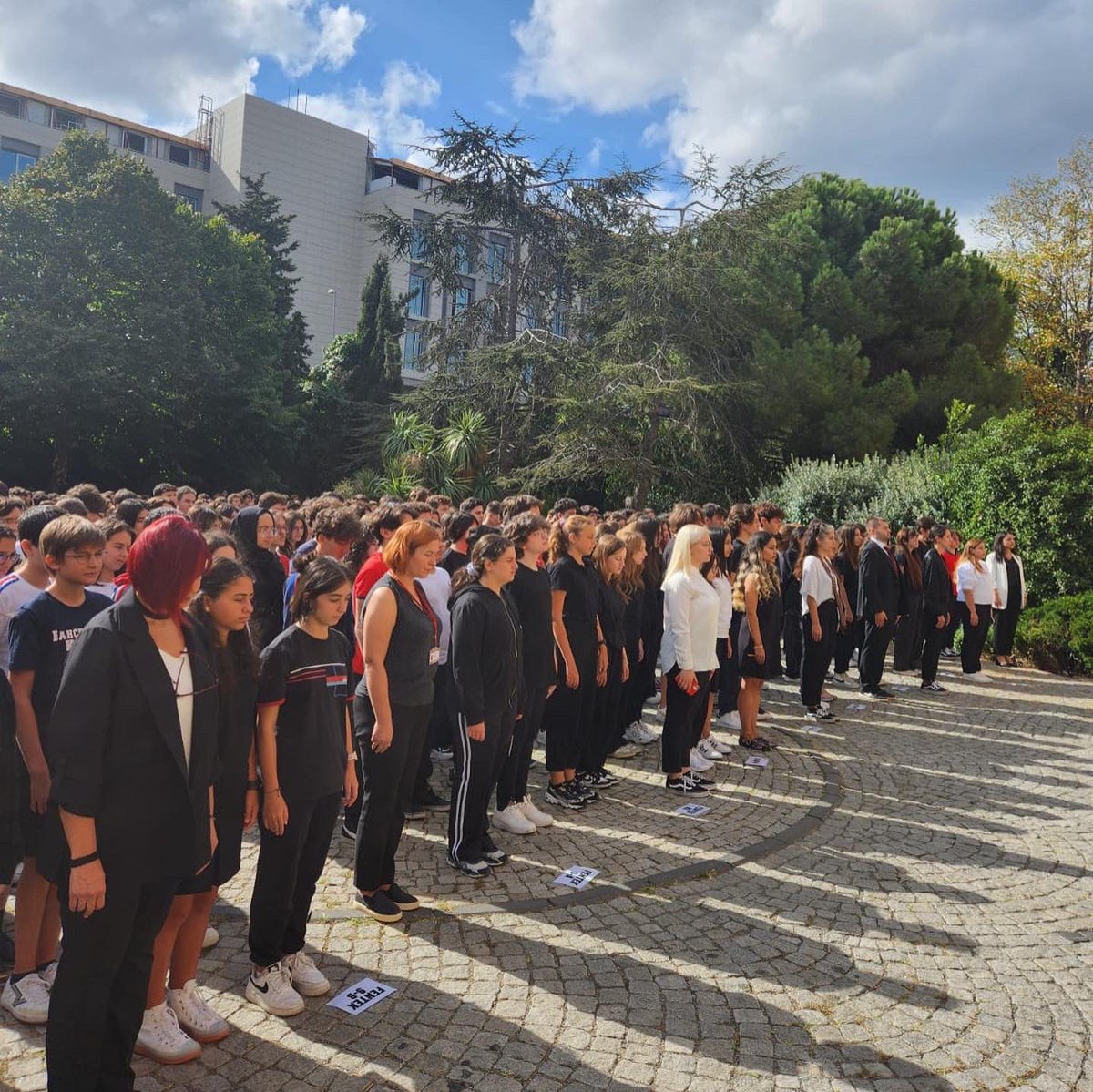 Cumhuriyetimizin 100. Yılında Atatürk’ün yolunda, bilimin ışığında ilerleyen, bilim ve teknolojiye yön veren öğrenciler yetiştirmek hedefiyle yeni bir eğitim öğretim yılına merhaba diyoruz. Yeni keşifler, heyecanlar ve başarılarla dolu bir yıl diliyorum. #okuladönmekgüzeldir