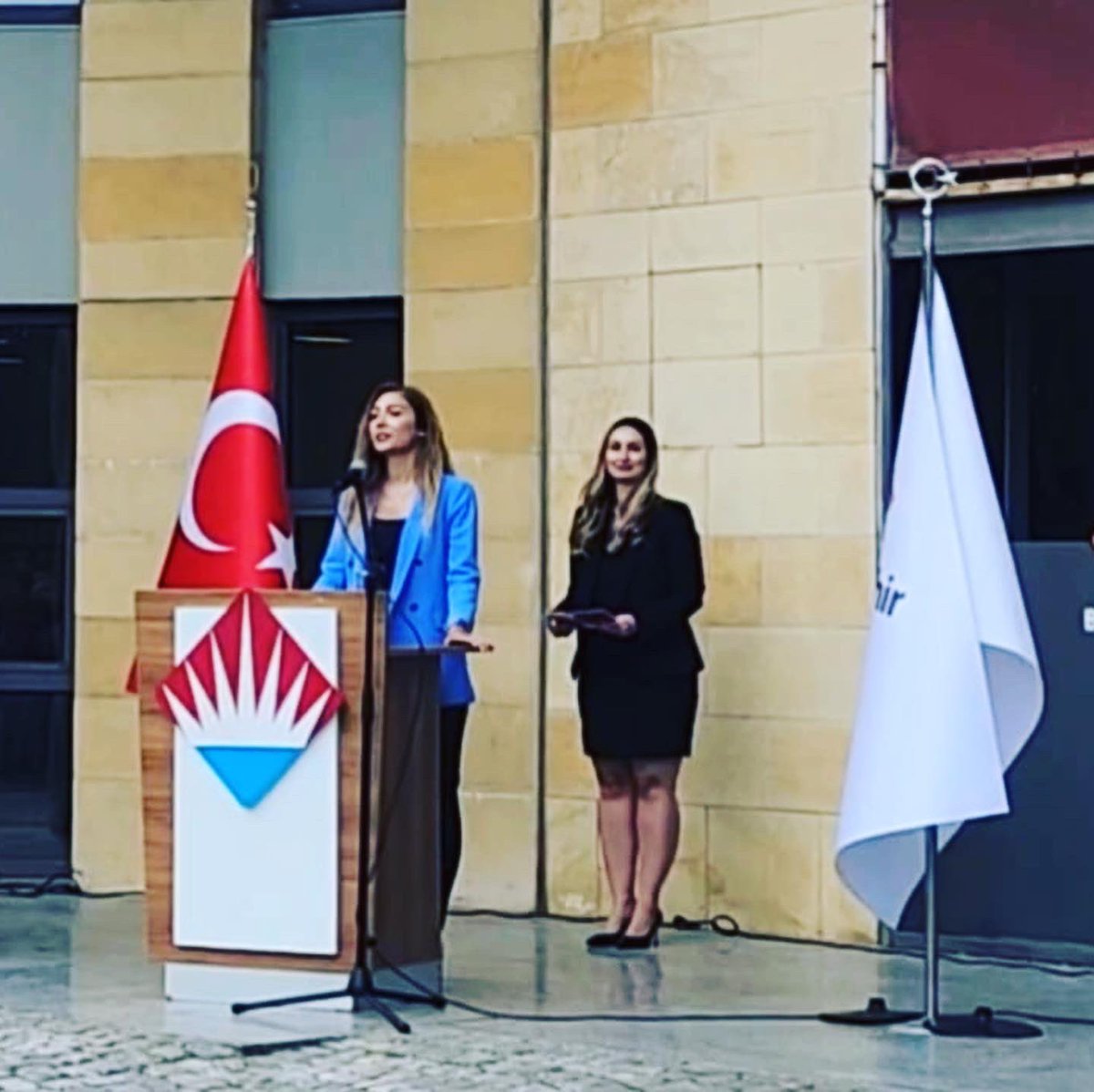ozgeeasln's tweet photo. Cumhuriyetimizin 100. Yılında Atatürk’ün yolunda, bilimin ışığında ilerleyen, bilim ve teknolojiye yön veren öğrenciler yetiştirmek hedefiyle yeni bir eğitim öğretim yılına merhaba diyoruz. Yeni keşifler, heyecanlar ve başarılarla dolu bir yıl diliyorum. #okuladönmekgüzeldir https://t.co/IKiBne07bn