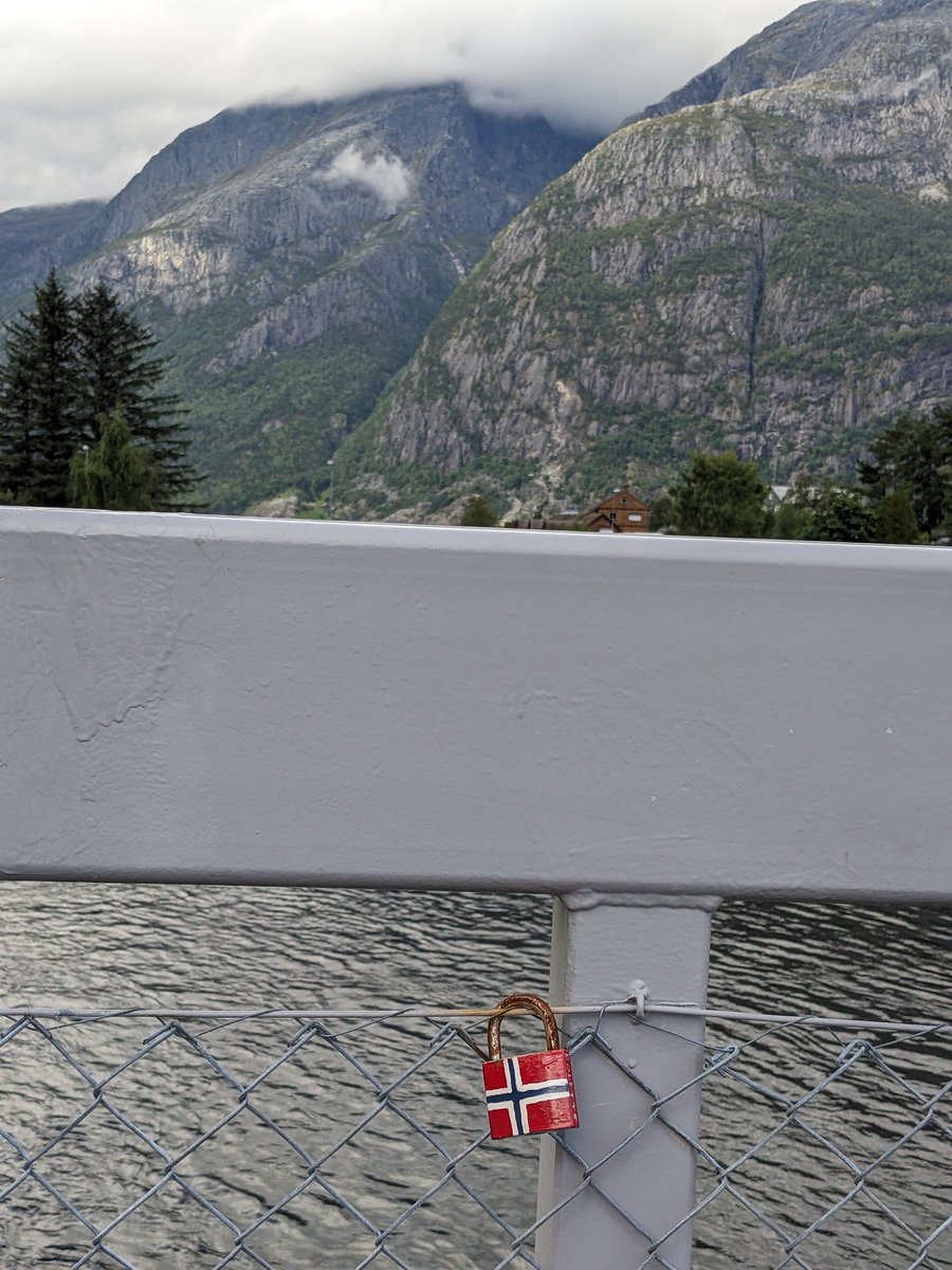 #AllMetalMonday Love this Norwegian padlock om a bridge in #Eidfjord.