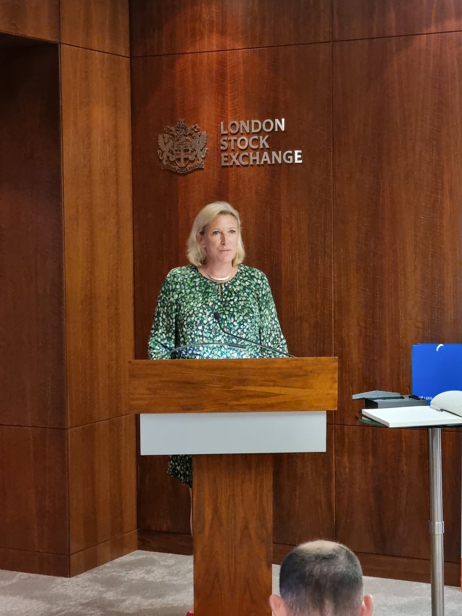 And we're off! #LISW23 begins with the traditional opening of <a href="/LSEplc/">London Stock Exchange</a> signalling the start of the week. Off we go! <a href="/LISWOfficial/">London International Shipping Week 2027</a>