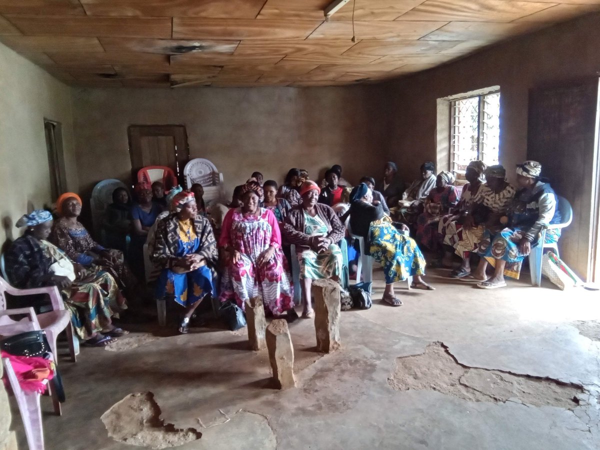 A conversation with the Takambeng women on rights issues, peace and community cohesion. #SheBuildsPeace @whatthewomensay @GlobalFundWomen @KrocInstitute @GlobalGoals @WPSHACompact @s_cameroon
