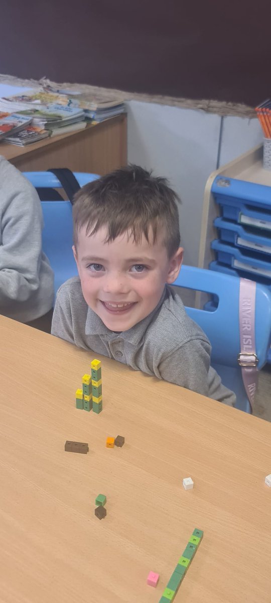 DreghornPrimary's tweet image. Primary 3 are exploring patterns and relationships in mathematics. We had great fun building a range of repeating and growing patterns this morning. #pattern #mathematicalpatterns