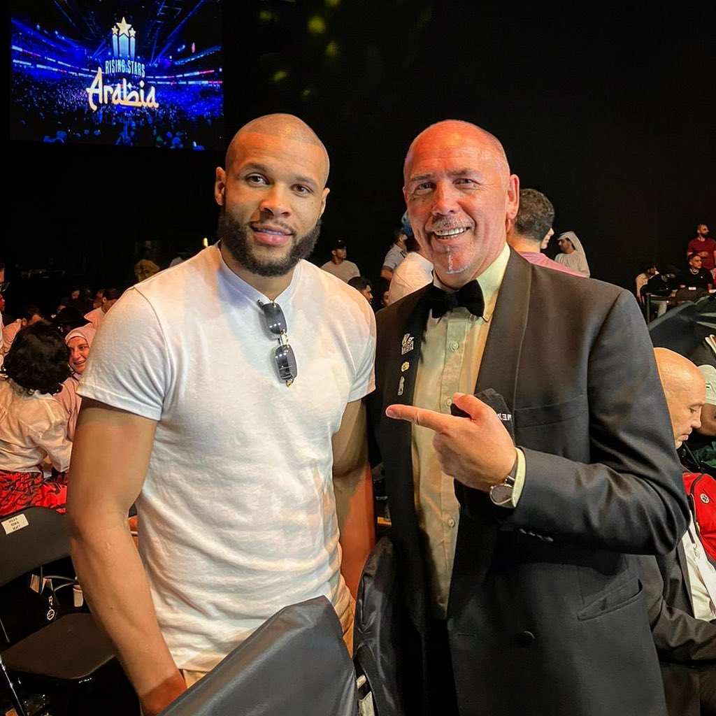 Top Irish referee and <a href="/PeakPhysiqueBT9/">Peak Physique BT9</a> member David Irving was doing us all proud this time in the Middle East on the <a href="/DAZNBoxing/">DAZN Boxing</a> card Rising Stars!

Here he is with boxing Sensation <a href="/ChrisEubankJr/">Chris Eubank Jr</a> at the Event!

Amazing David, well done! 

#peakphysique #boxing <a href="/Belfstboxers/">Belfast Boxers</a>