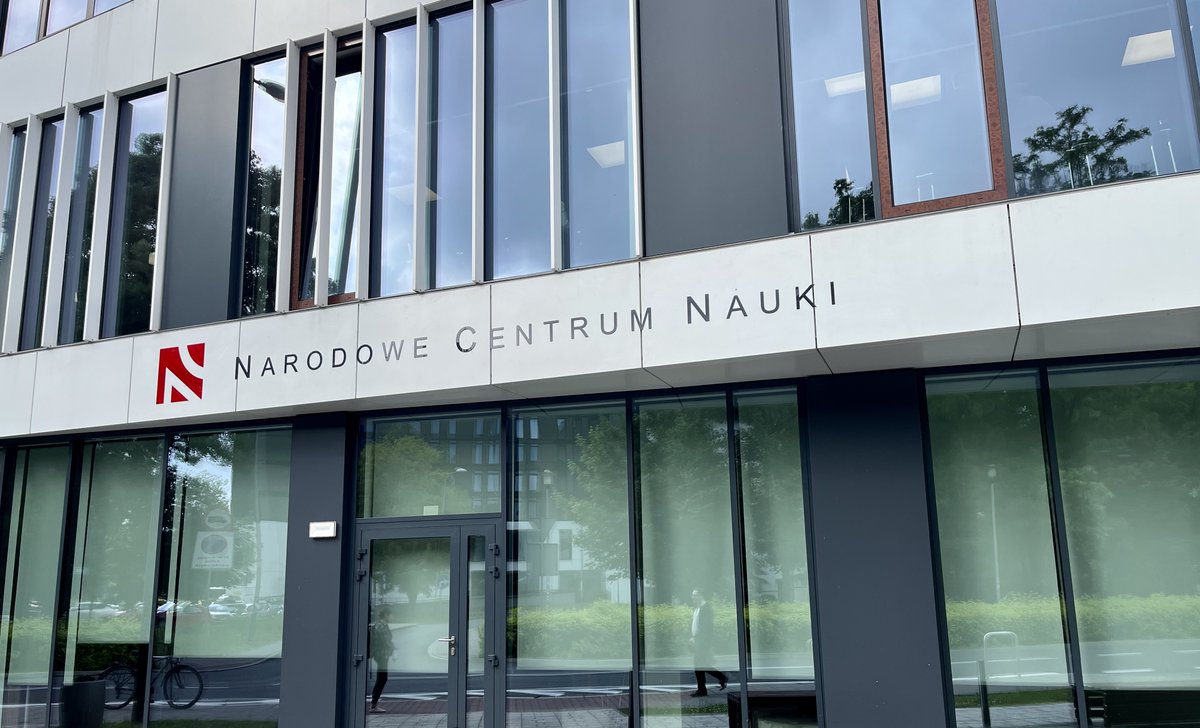 anna_korzekwa's tweet photo. 📢List otwarty 48 laureatek i laureatów grantów #ERC w sprawie niezależności #NCN.  - @MEIN_GOV_PL  zapowiada radykalne zmiany modelu finansowania badań naukowych w Polsce, w tym likwidację @NCN_PL. Jesteśmy tymi zapowiedziami głęboko zaniepokojeni. Ich realizacja będzie ogromnym ciosem dla nauki w kraju. Chcemy realizować nasze ambicje w Polsce, tu prowadzić nasze badania i zdobywać finansowanie ze źródeł zagranicznych. Chcemy, aby dzięki nauce na najwyższym poziomie rozwijała się polska gospodarka, a Polska była rozpoznawana na świecie jako kraj o wysokim potencjale naukowo-technologicznym. Dlatego kierujemy do Pana Prezydenta i Pana Premiera apel o zachowanie obecnego, niezależnego i opartego wyłącznie na ocenie eksperckiej sposobu funkcjonowania #NCN. https://t.co/qUfyRMXpfP