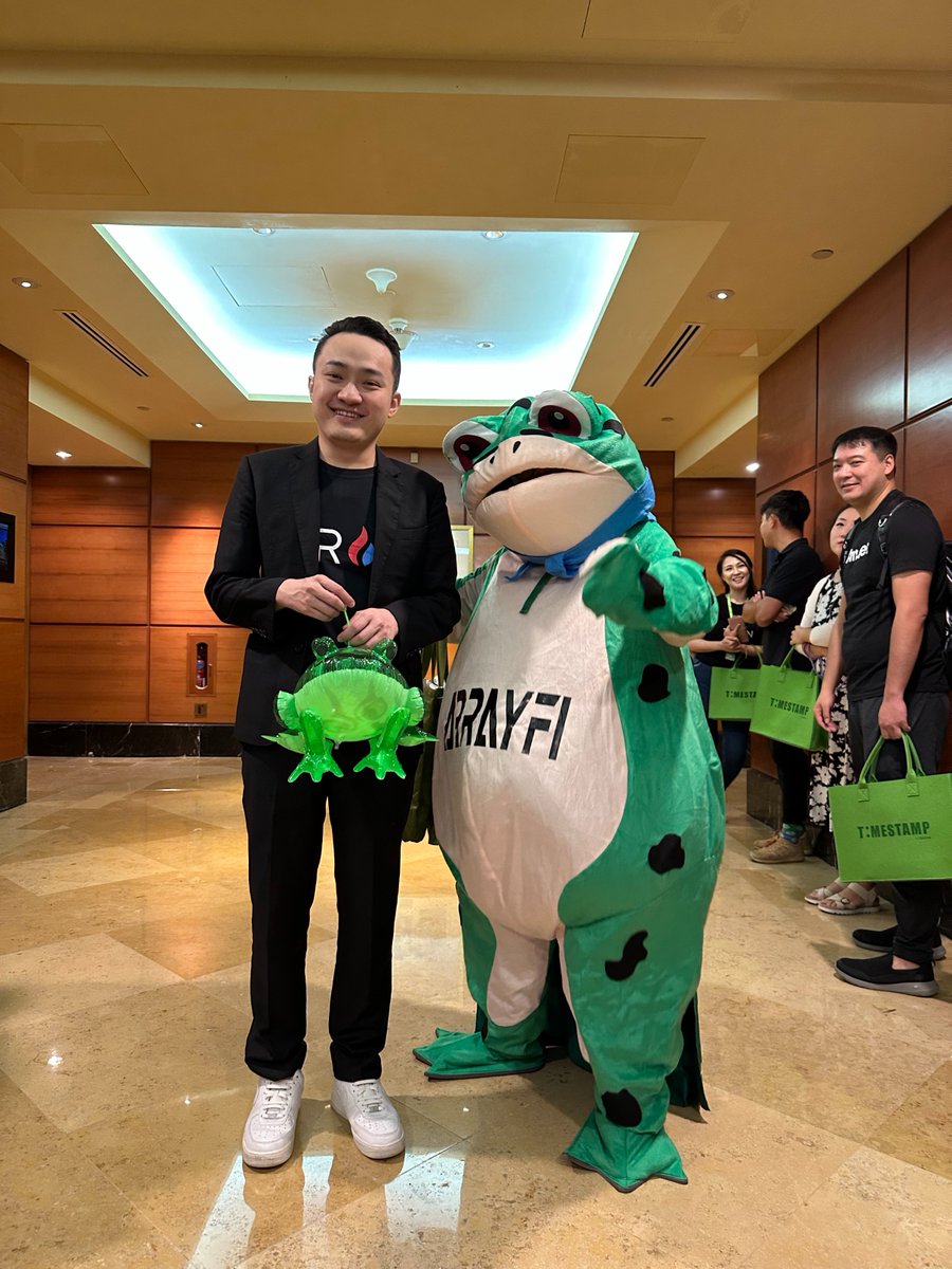 Array_Protocol's tweet image. ARRAYFI frog and the two most handsome men in the world.😎😎
@justinsuntron @DujunX @SinohopeGroup @Timestampsummit
Meet us at the venue!
#Token2049
