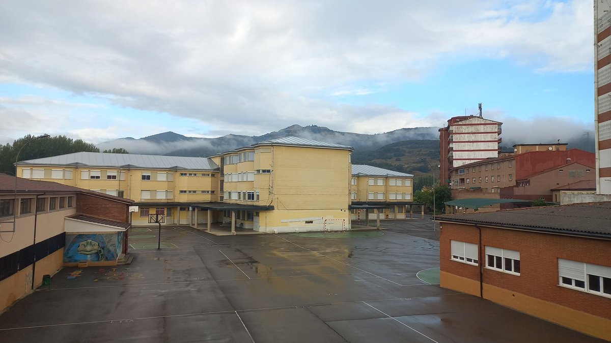 Un poco de sol, un poco de niebla, un poco de frío, un poco de nubes y un poco de lluvia.
Así empezamos la semana 😎
