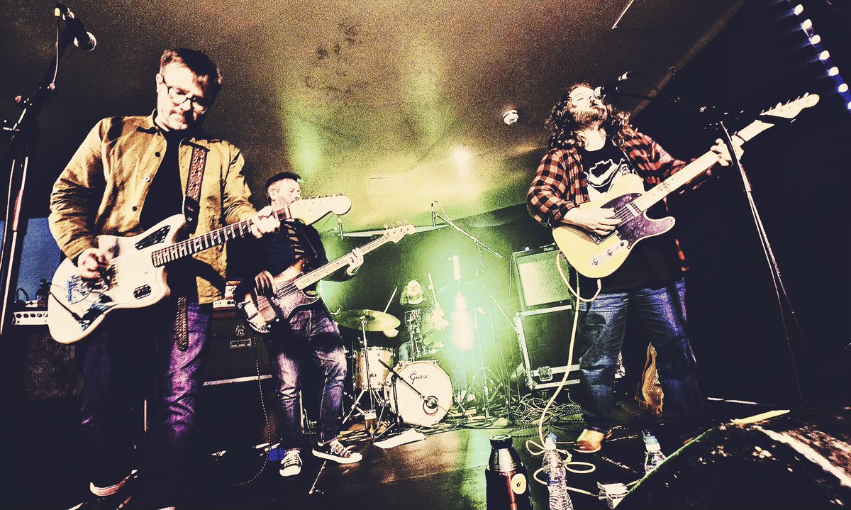 ClubhouseUK's tweet photo. 🔥 THIS FRIDAY 🔥 

David Banks and The Loose Change with support from Luke Tuchscherer at the fantastic Bedford Esquires - join us!

https://t.co/Klm3Ys6jvl https://t.co/dPdEBZD61T
