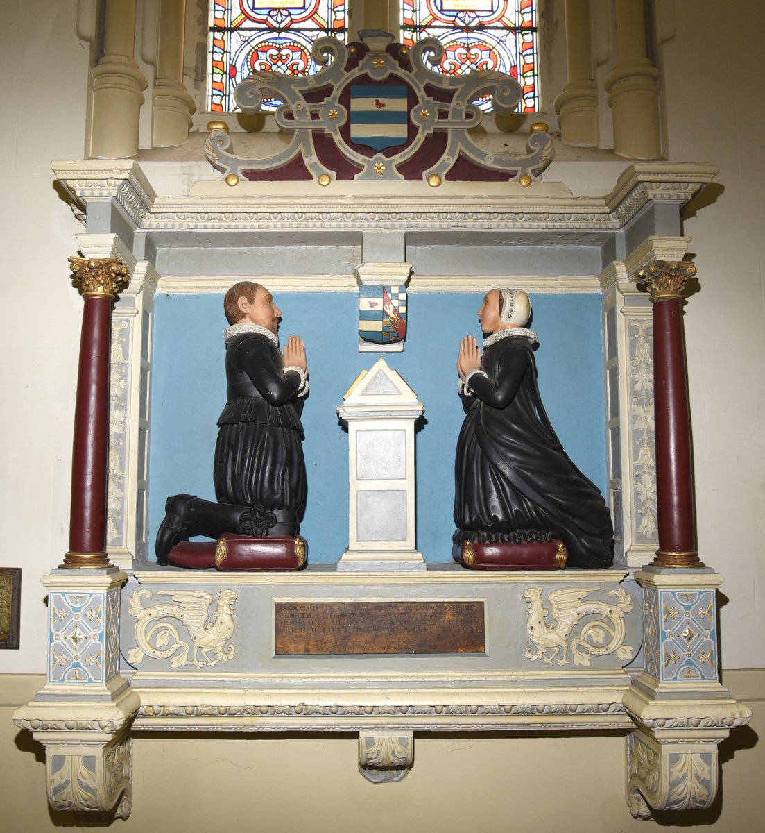 #MonumentsMonday A recent field trip to Hampshire began in Andover, where I saw this rather splendid survival from the early C17th, wall monument of Richard Venables (d.1621) and his wife. Church rebuilt in 1844, with many monuments etc lost.