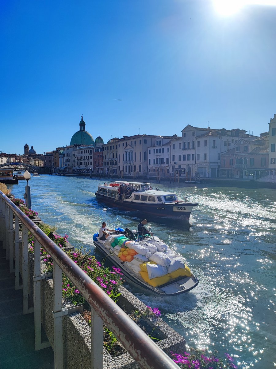 AziendeCantina's tweet photo. Have a good start to the week everyone - a Monday in September in Venice!

#cantinaaziendeagricole #bacaro #bar #osteria #venezia #venice #venise #베니스 https://t.co/xnOknxNr89