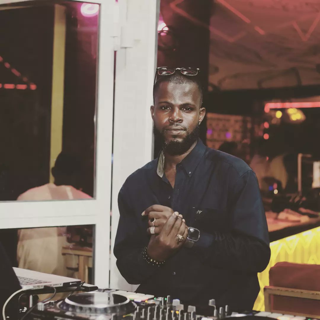 oba_thedj's tweet photo. Happy New Week Fams ❤️
Keep your Bookings coming in for your Ember Celebration.... 
For Bookings Call management on +2347064621005
And follow on all social media @Kingdjdtp 
Available to travel✌️✌️
#noturusualdj
#kingdj
#premiumdj
#classicdj
#abuja
#AbujaTwitterCommunity https://t.co/VYuzA3i9Ht