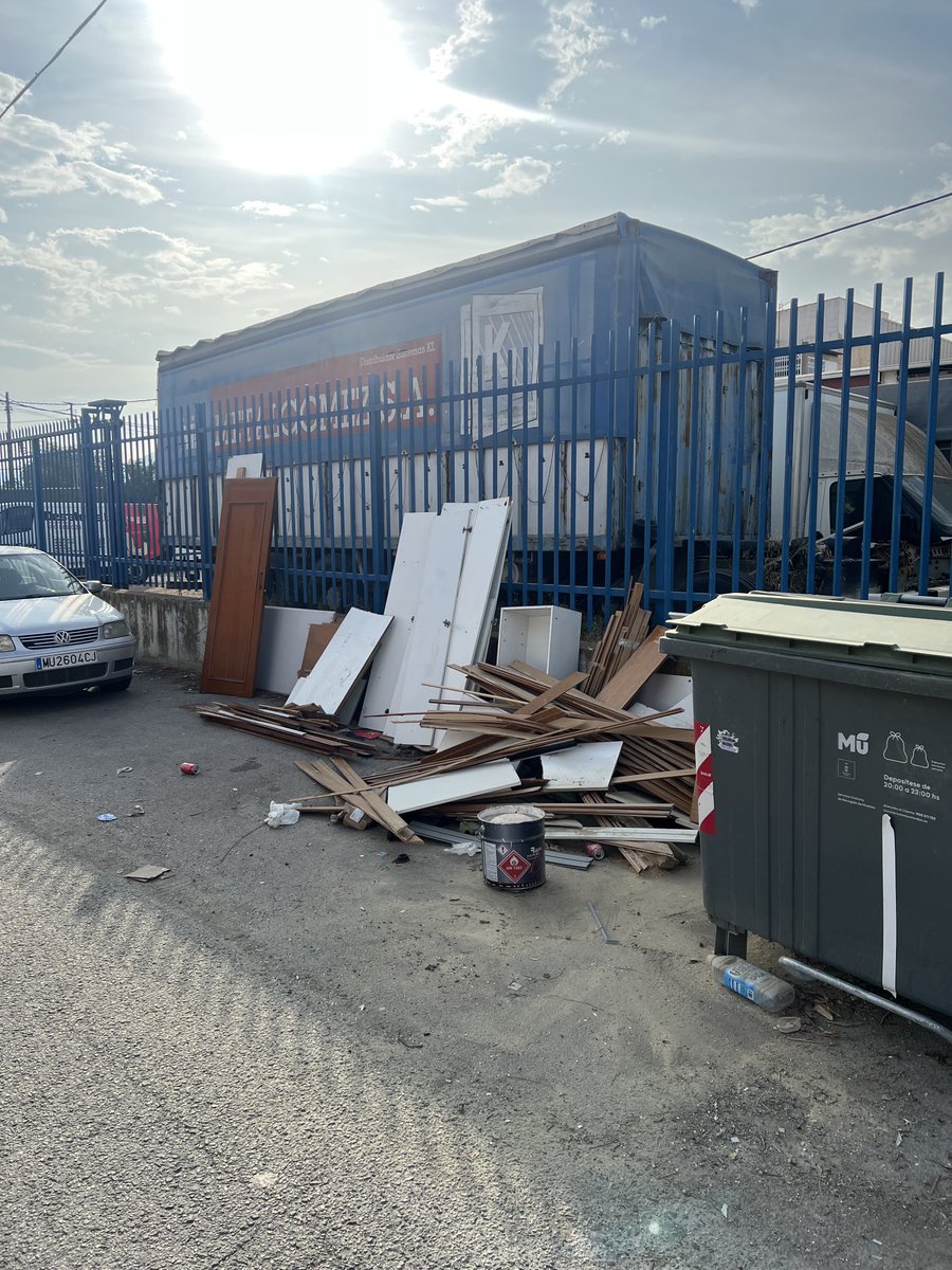 Carril de los Serranos, Santo Angel.
⁦<a href="/MurciaPolicia/">Policía Local Murcia</a>⁩ ⁦<a href="/stvgestion/">STV Gestión</a>⁩ ⁦<a href="/Ballesta_Murcia/">José Ballesta</a>⁩ Buenos días ☀️.