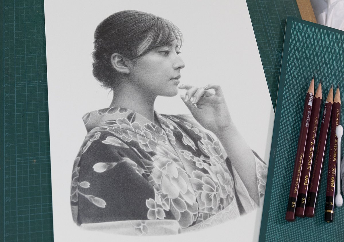 新品未使用　岡靖知　鉛筆画集　画集　サイン　署名　2冊セット　写実絵画 岡靖知 画集 | 岡 靖知 |本 | 通販 | Amazon