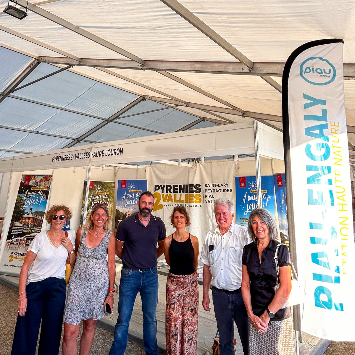 Week-end sous le soleil espagnol pour #PiauEngaly ☀

À l'occasion de l'Expo Féria de #Aínsa les équipes de Pyrénées2vallées et Piau-Engaly se sont réunies pour partir à la rencontre des habitants du Sobrarbe.

Une occasion de renforcer les liens qui unissent nos territoires 💪