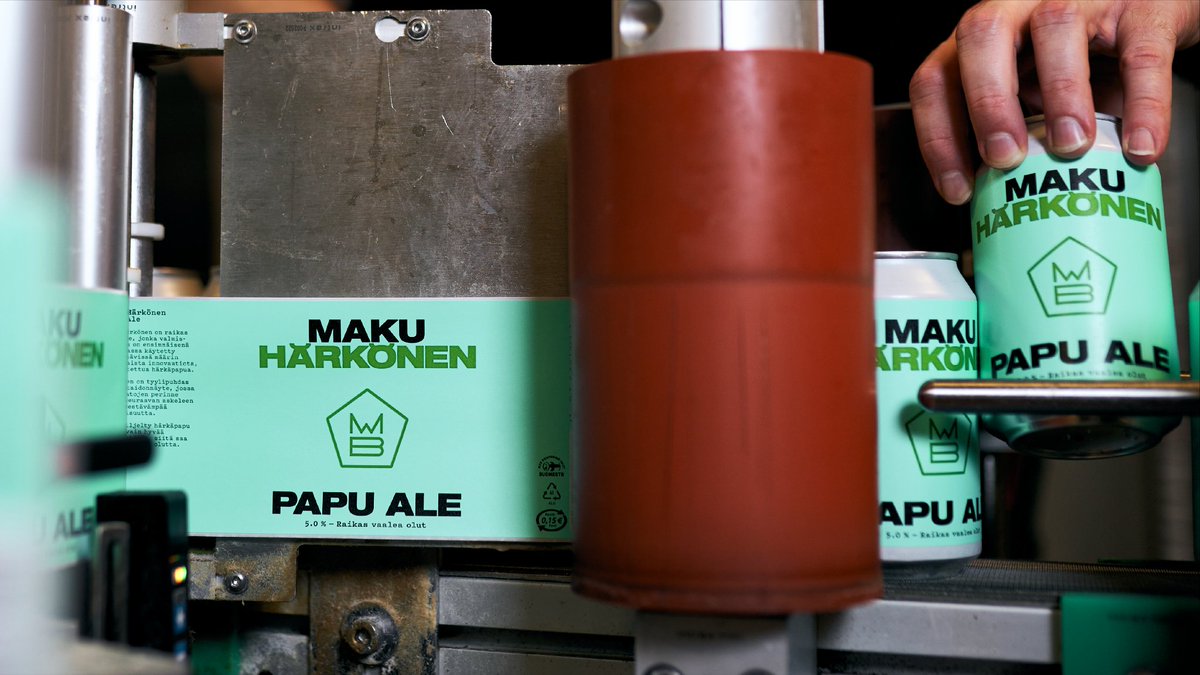 Suomen ja ehkä maailman ensimmäinen olut mallastetusta härkäpavusta.

Lue lisää Härkösestä: iltalehti.fi/ruoka-artikkel…