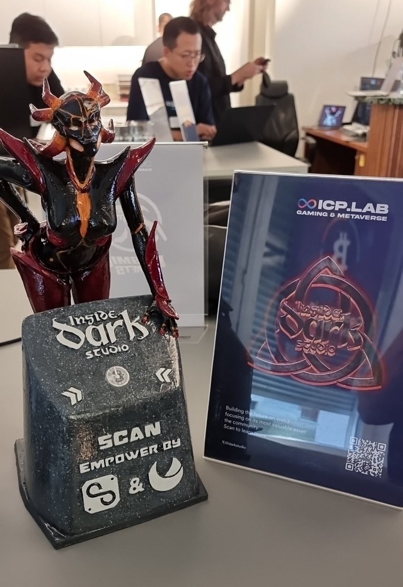 GregariousX's tweet photo. If your at #ICPLabs, scan the 'Dark Irina' statue to claim your #IDS #NFT @idarkstudio 😎 https://t.co/yzYfDSnViR
