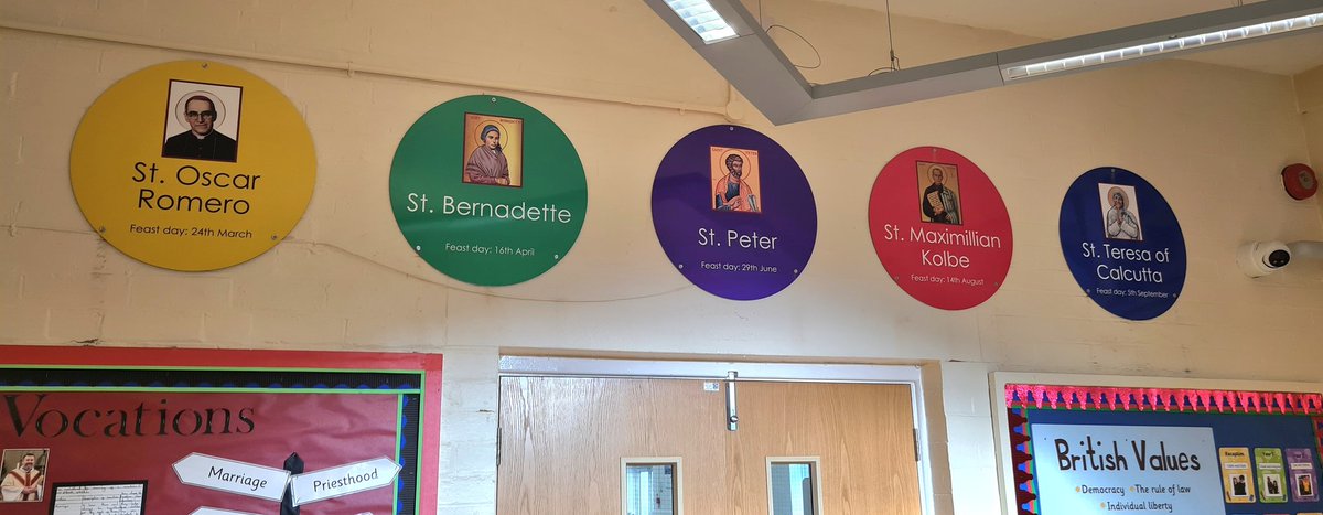 We really love some of the new signage we have had around the school! 
Many thanks to @schoolsignscouk for a super job from start to finish. 🙂