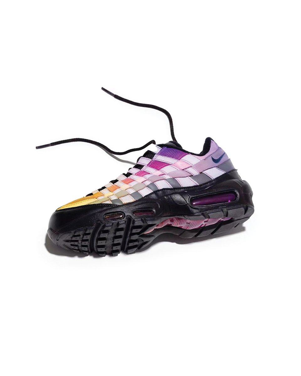 lacesoutfest's tweet photo. Unbelievable custom Air Max 95 “Summerhouse OG” by @lorenz.og to celebrate the final chapter of Top Boy.
1 of 30 pairs gifted by @netflix to cast and F&F of the series.
🎯
#lacesoutfest #Nike #AirMax95 #onetens #TopBoy #TopBoyNetflix https://t.co/vmksjsFf7B