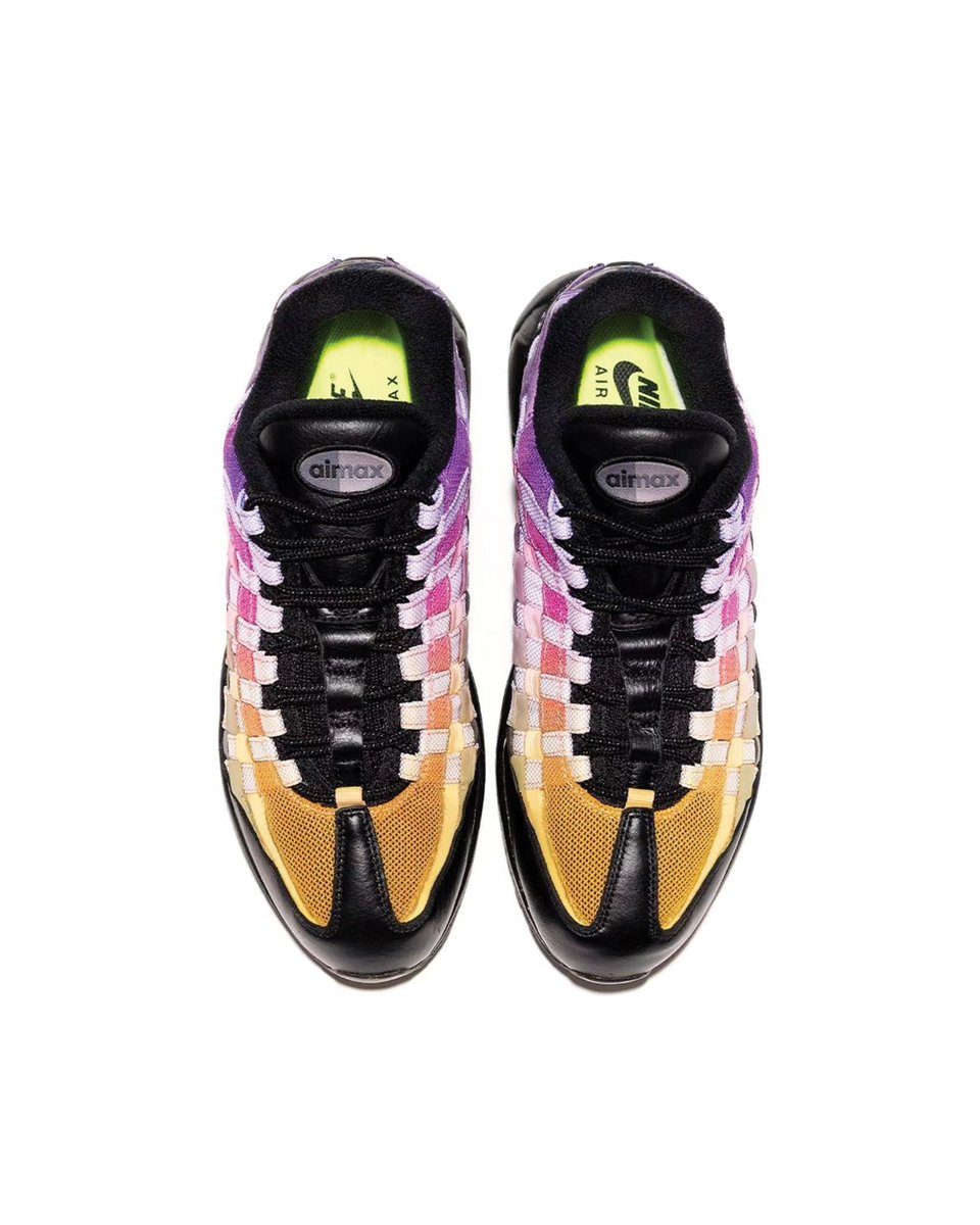 lacesoutfest's tweet photo. Unbelievable custom Air Max 95 “Summerhouse OG” by @lorenz.og to celebrate the final chapter of Top Boy.
1 of 30 pairs gifted by @netflix to cast and F&F of the series.
🎯
#lacesoutfest #Nike #AirMax95 #onetens #TopBoy #TopBoyNetflix https://t.co/vmksjsFf7B