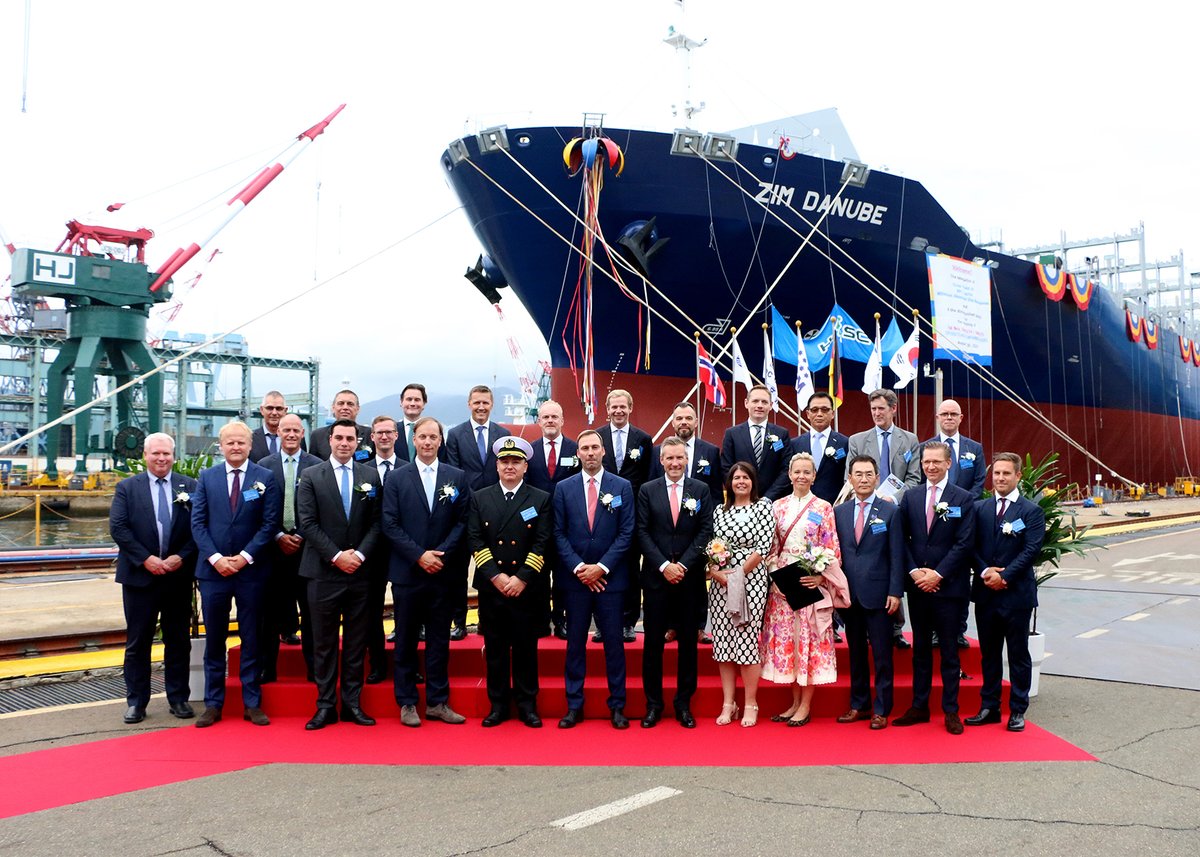 ZimShipping's tweet photo. Welcome ZIM Danube and ZIM Ganges!

They are the first of six 5,500 TEU state-of-the-art, highly efficient #vessels built in HJSC shipyards in Korea.

ZIM Danube will join our Asia–Oceania lines, while ZIM Ganges will enter service in December.

#shipping #shippinglines https://t.co/FMSB1AAx5Y