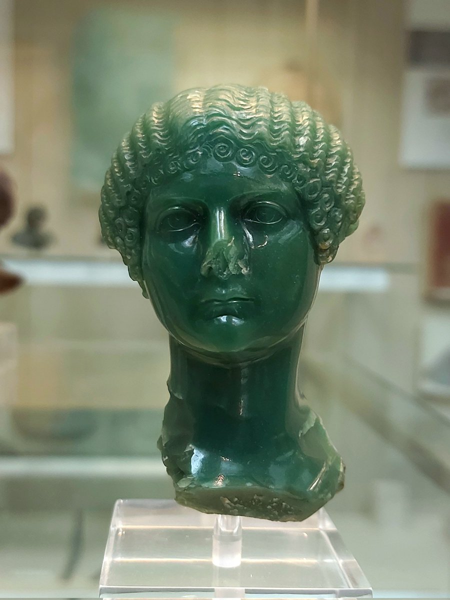 Nina Willburger tweet media