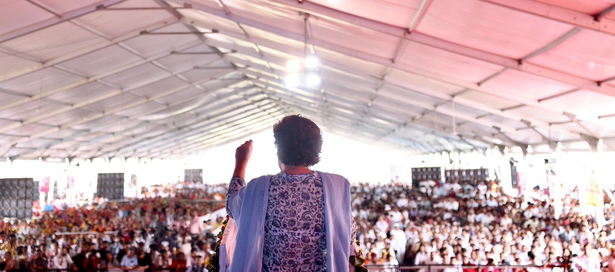 priyankagandhi's tweet photo. राजस्थान की कांग्रेस सरकार महंगाई से राहत दिलाने के लिए कैंप लगाकर जनता की मदद कर रही है। राजस्थान ने देश में पहली बार स्वास्थ्य का अधिकार लागू किया है। न्यूनतम आय गारंटी कानून, 8 रू में भरपेट भोजन देने वाली इंदिरा रसोई, गिग वर्कर्स एक्ट, शहरी रोजगार गांरटी योजना और स्मार्टफोन वितरण जैसी योजनाओं ने राजस्थान को महंगाई, बेरोजगारी और ​आर्थिक संकट के खिलाफ मॉडल स्टेट बना दिया है।

कल राजस्थान के निवाई में महंगाई राहत कैंप का दौरा करने के साथ ग्रामीण इंदिरा रसोई योजना के उद्घाटन कार्यक्रम में शामिल हुई और प्रदेश की जनता को संबोधित किया।